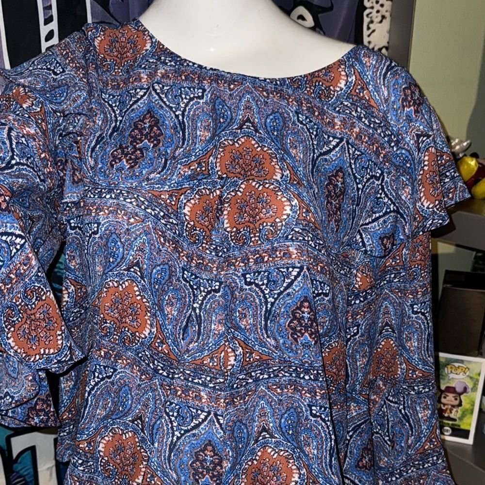 JACK bb Dakota 
Eat Slay Love Printed Top flare sleeve blue & rust - Picture 10 of 10